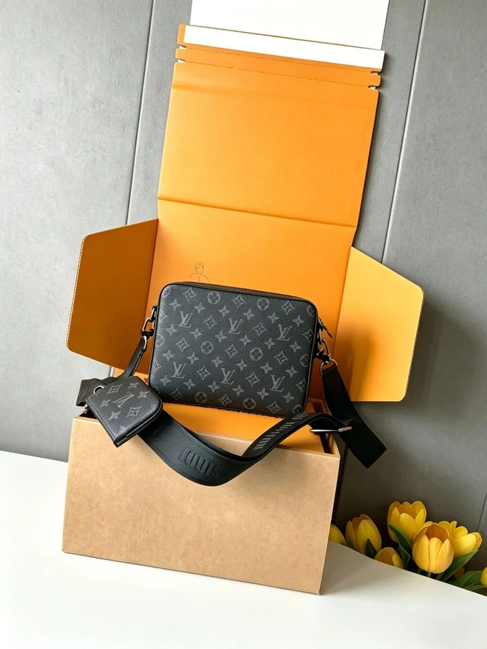 Louis Vuitton Trio Messenger